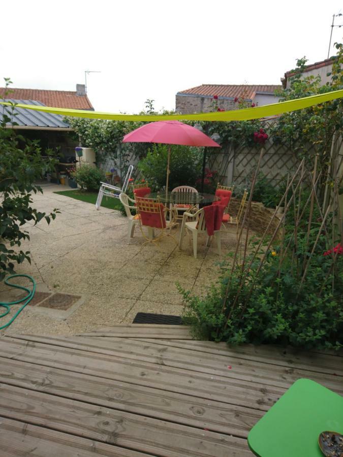 Maison De Village Barbechat Exterior foto